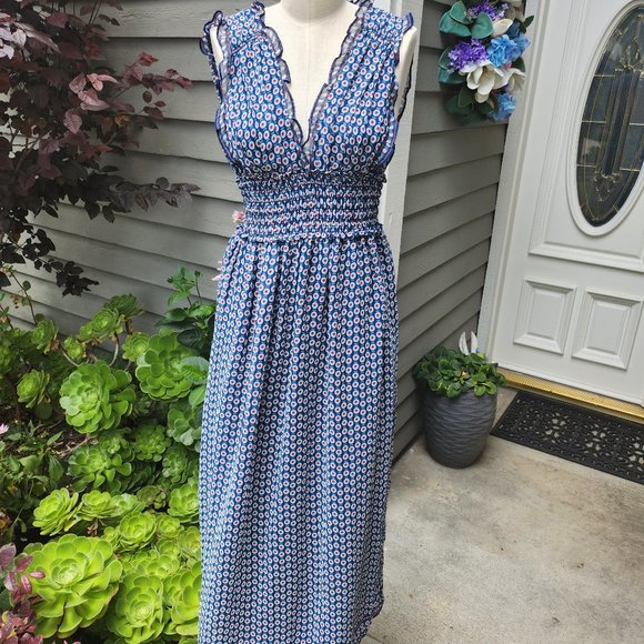 Beautiful  Nordstrom  max studio  beauty.  Size 12 stretch waste. Blue, red, whi - Picture 1 of 4